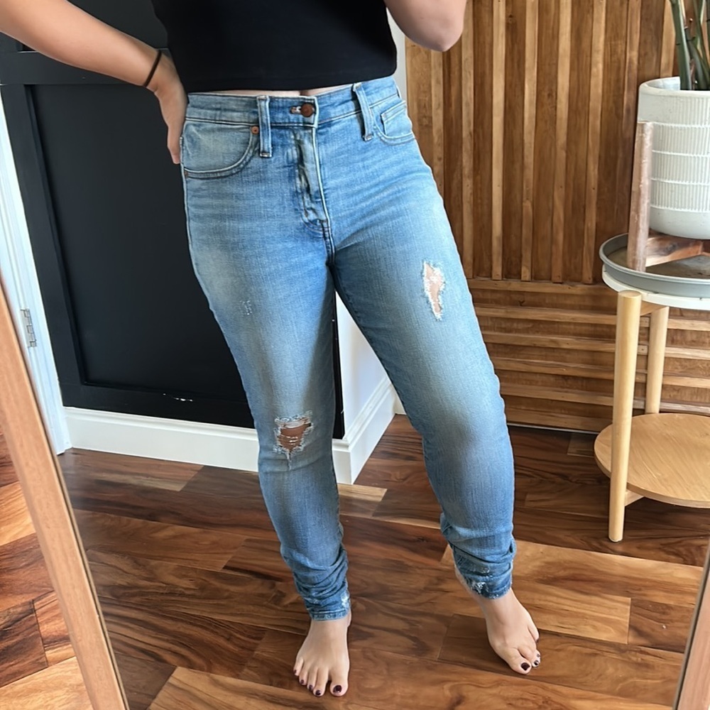 Madewell J0513 9” High Rise Skinny Destructed Hem. Size 27